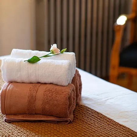 La Fee Capucine - Et Table D'hotes - Espace Bien-etre Et Massages Bed and breakfast *