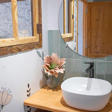 La Fee Capucine - Et Table D'hotes - Espace Bien-etre Et Massages *
